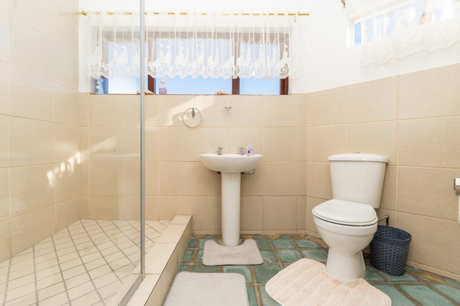 7 Bedroom Property for Sale in Middedorp Western Cape